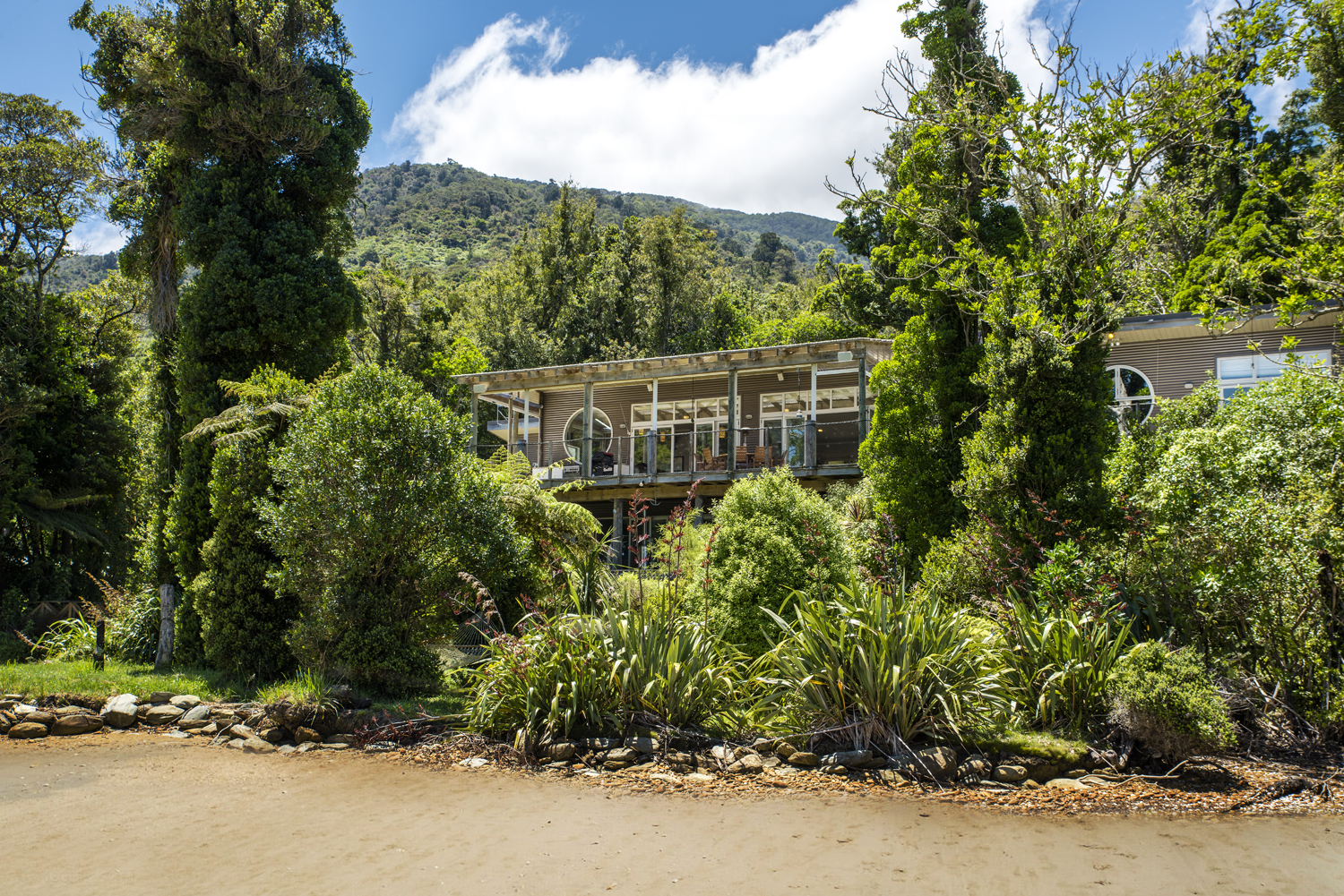 Surinder Tayebi The No Road Inn QCS RBPHOTO 35 1
